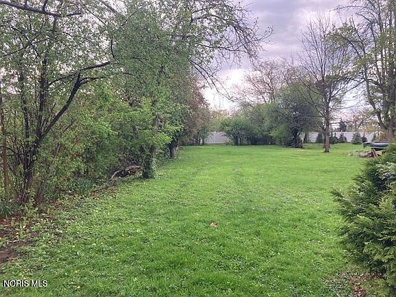 4th image of 925 River Rd