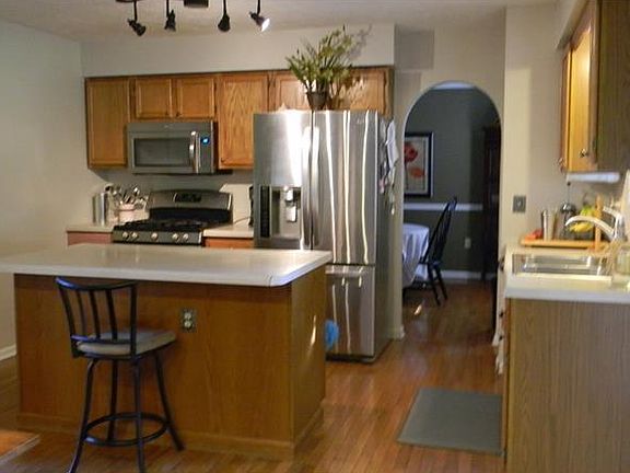 3rd image of 137 Winterbrook Dr