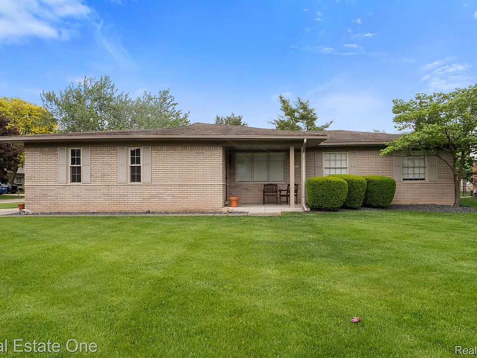 1st image of 39664 Cadborough Dr