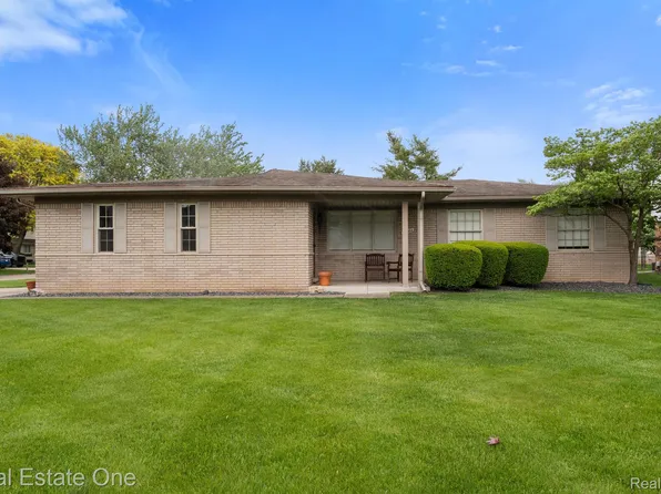 39664 Cadborough Dr, Clinton Township, MI 48038