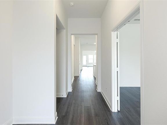 4th image of 2815 Winchester Ave