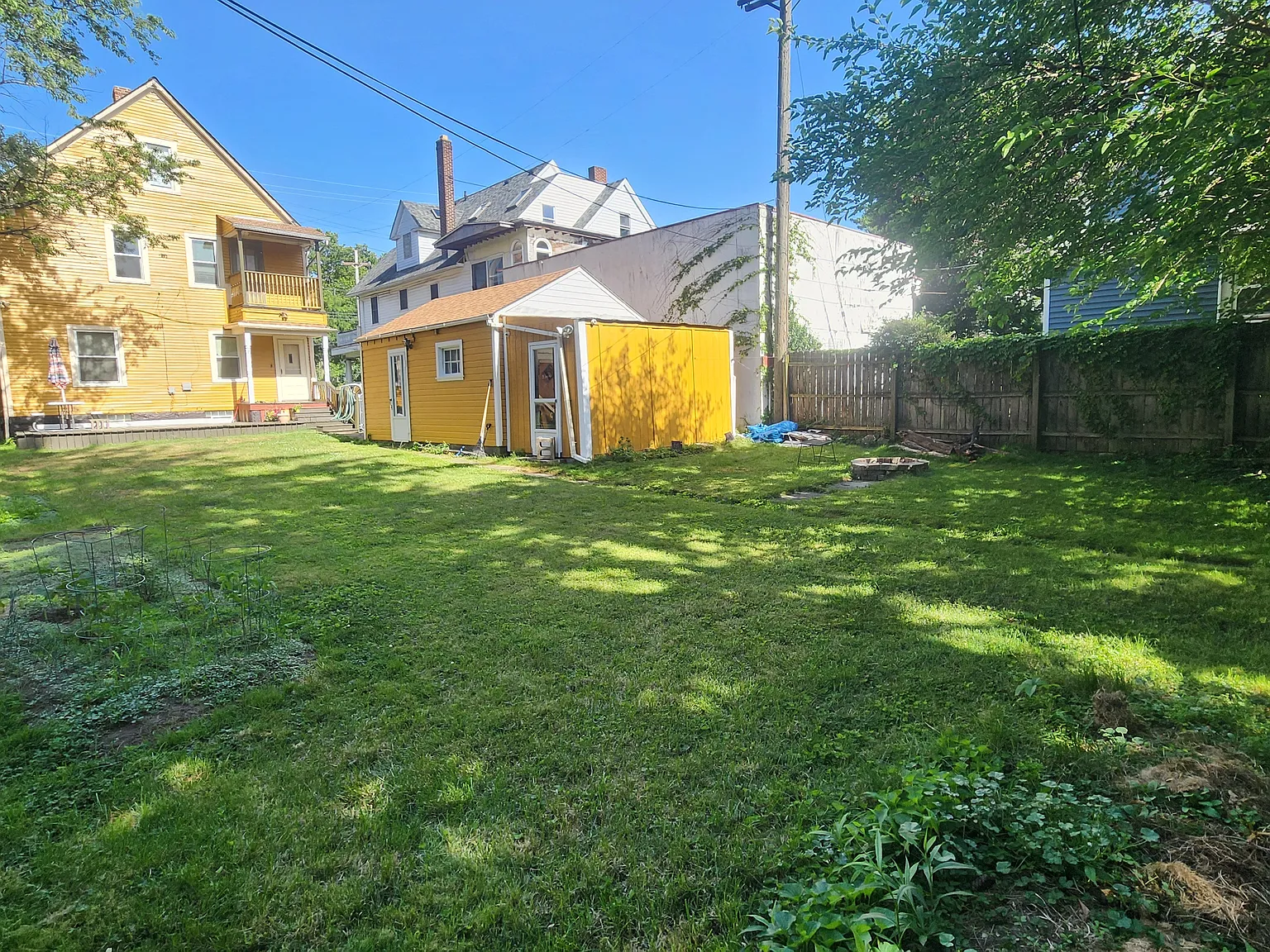 3 bed, 1200 sqft, $1,800 — Photo 2