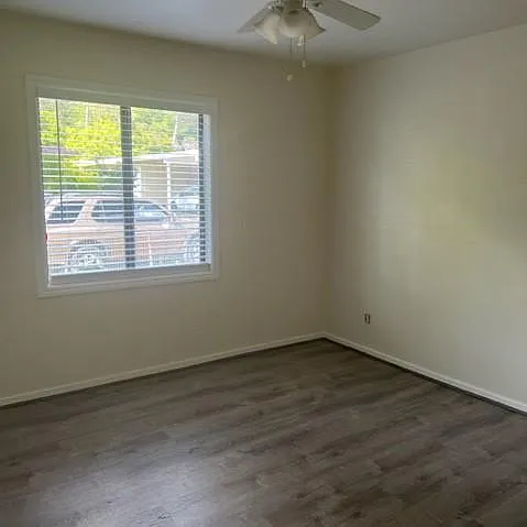 320 Lomitas Ln — Photo 5