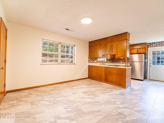 5th image of 4620 Silverhill Dr