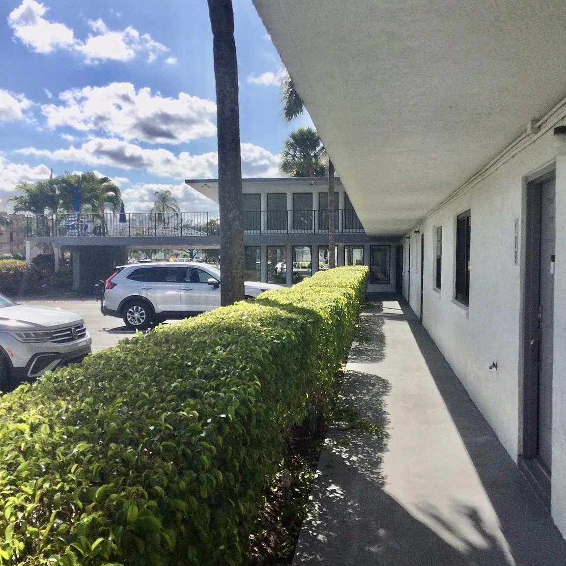 2 bed, 2.0 bath, 979 sqft, $2,000 — Photo 2