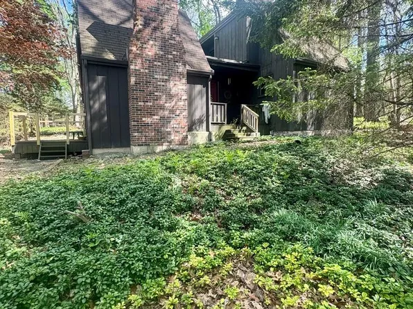 1085 Greenhill Dr, Hummelstown, PA 17036