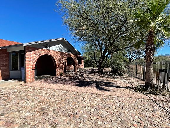 Ample parking enclosed gate area