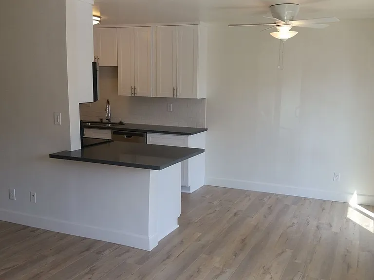 431 Indiana St — Photo 11