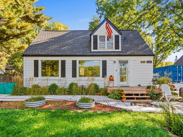 8065 Riverview Ter NE, Fridley, MN 55432