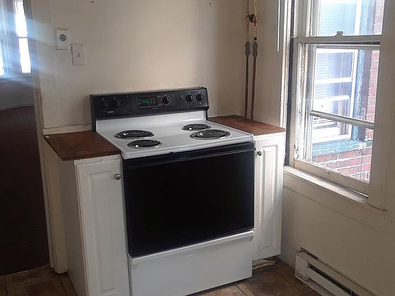 5th image of 710 Coates St