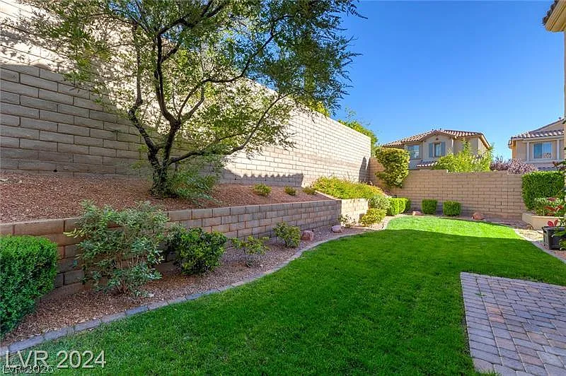 3 bed, 2.5 bath, 1728 sqft, $2,450 — Photo 3