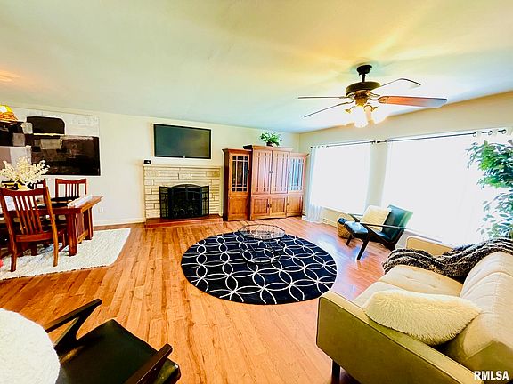 3rd image of 4610 N Laurel Dr