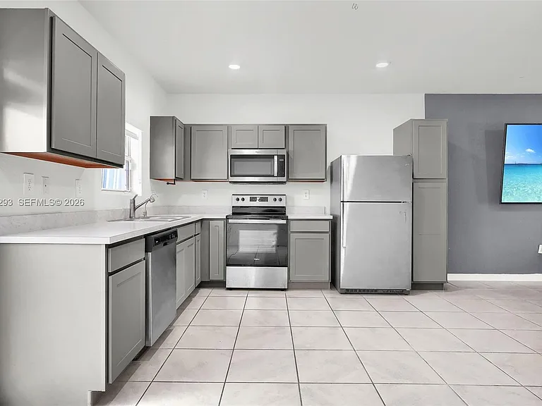 149 NE 3rd Ct — Photo 16