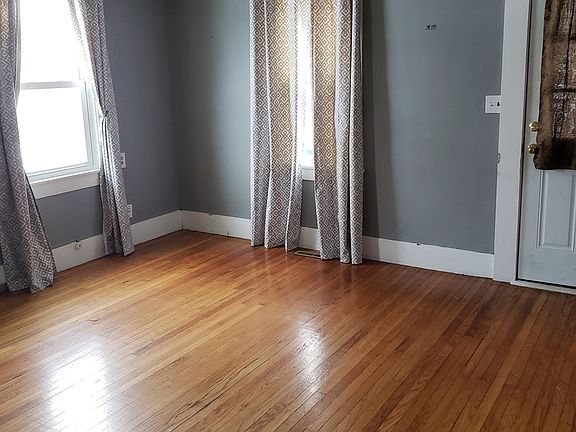 3rd image of 300 W Navaho Ave