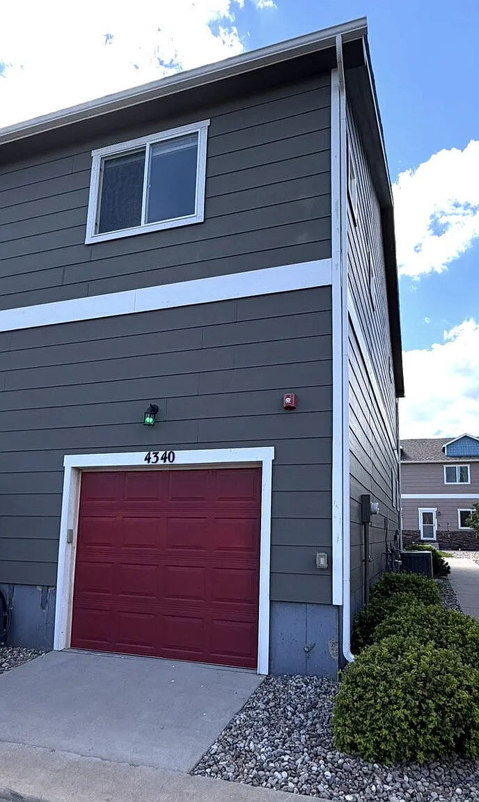 2 bed, 3.5 bath, 1552 sqft, $1,850 — Photo 3