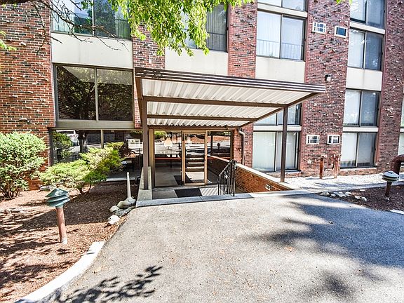 4th image of 993 Massachusetts Ave APT 212