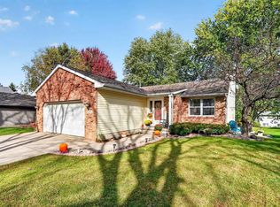 1019 Fountain Dr, Sun Prairie, WI 53590