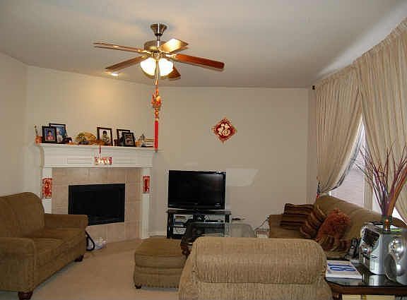 5th image of 817 Grove Dr