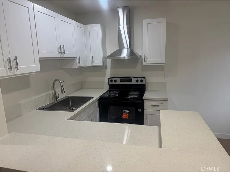 1041 Bennett Ave — Photo 6