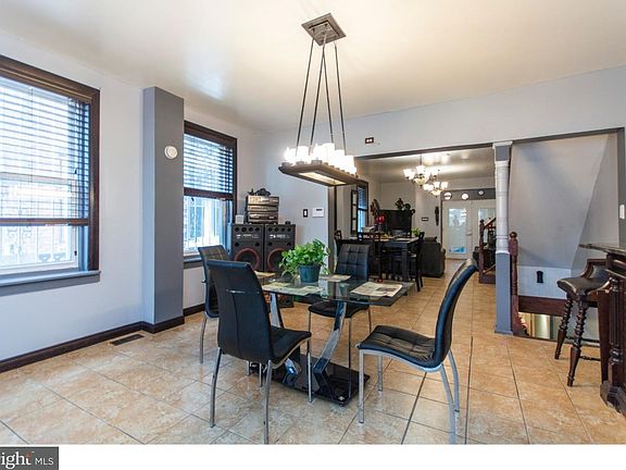 5th image of 808 W Roosevelt Blvd