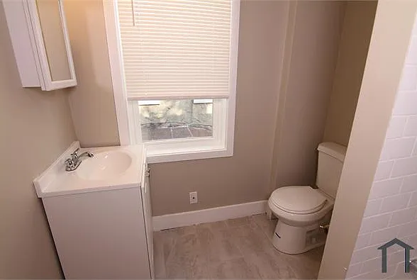 1631 Dyre St #B1 — Photo 9