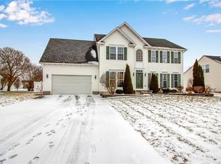 79 Old Carriage House Rd, Grand Island, NY 14072