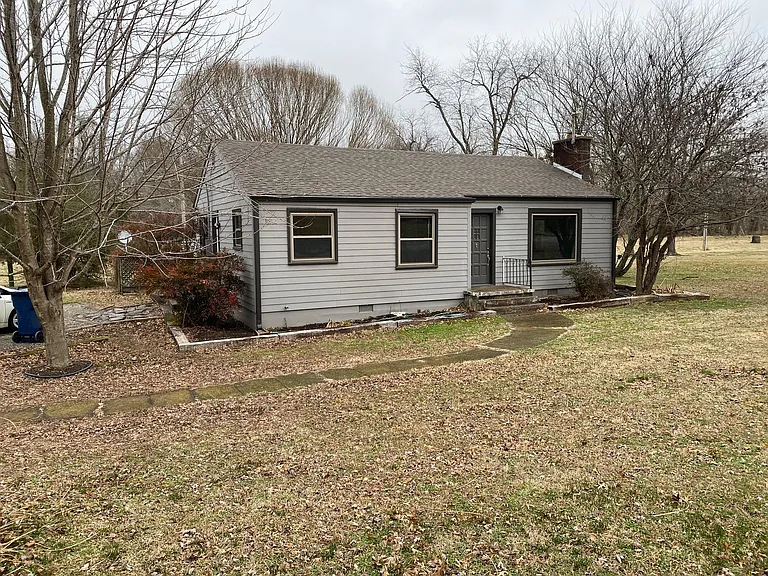 901 W University St — Photo 1