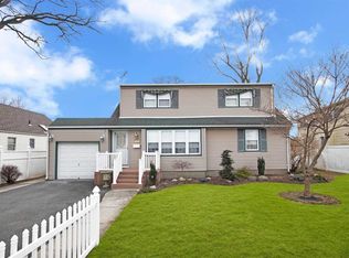 825 Lewis Pl, Franklin Square, NY 11010