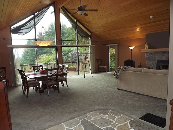 Walk In & Enjoy Window Views