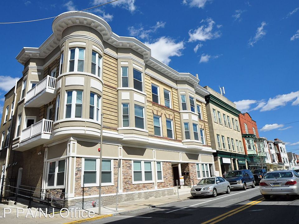 1st image of 17 Belvidere St #201