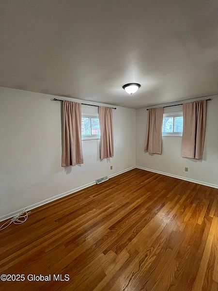 4th image of 32 Joanne Court