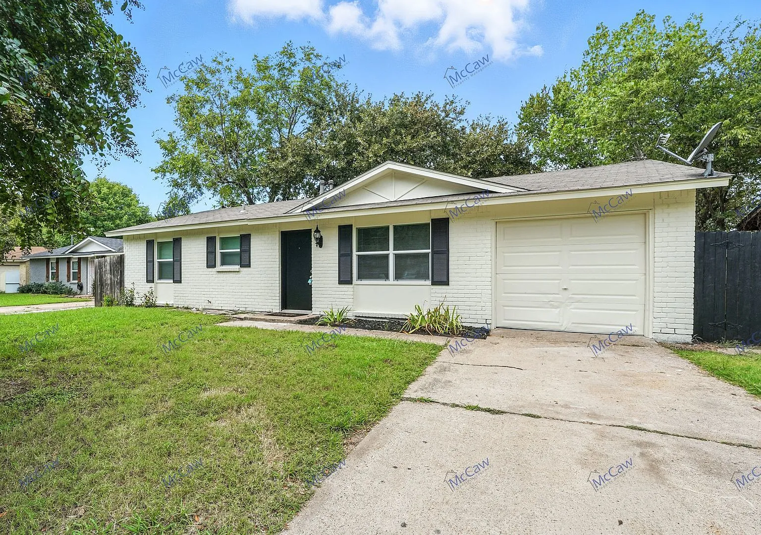 3 bed, 1.0 bath, 886 sqft, $1,650 — Photo 2