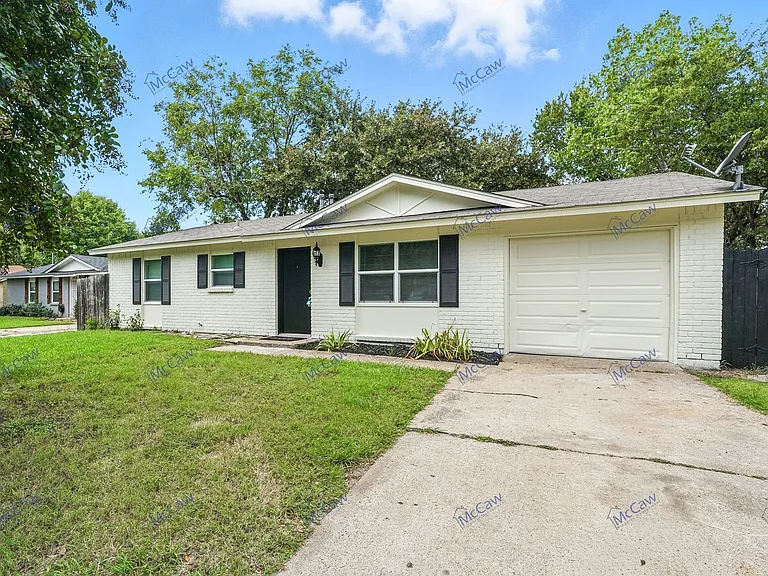 4425 Central Ln — Photo 2