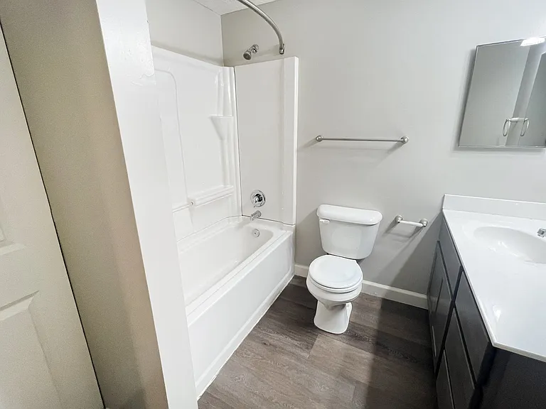 Woodhills Apartments — Photo 94