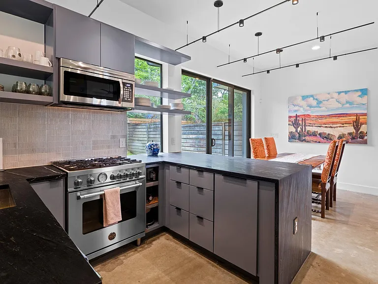 303 Woodward St #32 — Photo 14