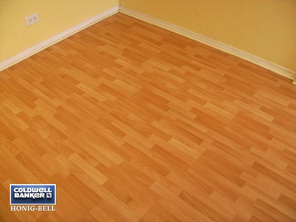 4th image of 1976 Kenilworth Cir