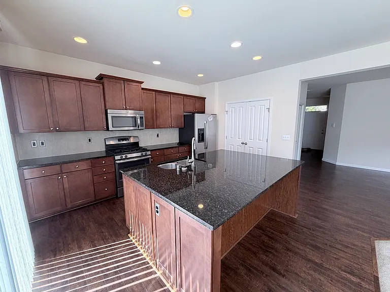 3116 Dunhill Ln — Photo 7