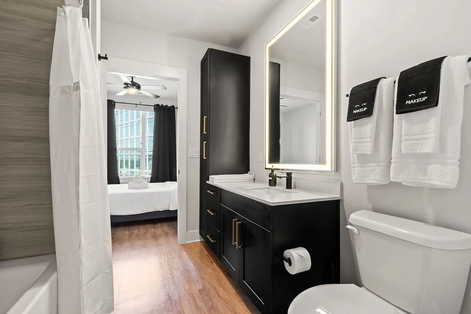 1 bed, 1.0 bath, 753 sqft, $4,428 — Photo 2