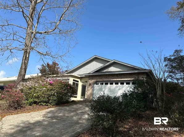 2201 Club House Dr, Lillian, AL 36549