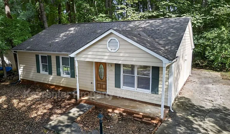 151 Laura Ave — Photo 8