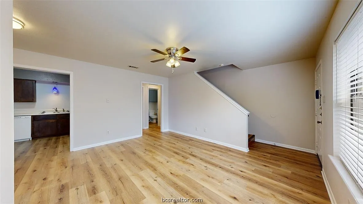 2 bed, 1.5 bath, 1101 sqft, $1,100 — Photo 3