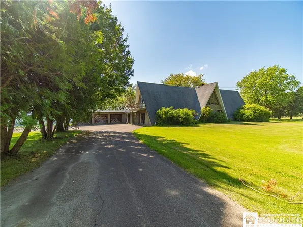 179 Robbin Hill Rd, Frewsburg, NY 14738