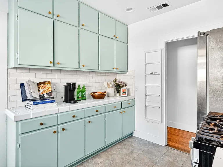 973 N Saint Andrews Pl — Photo 16