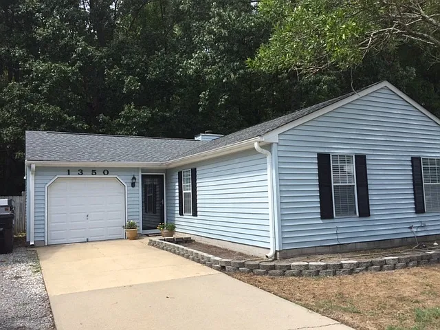 1350 Crane Cres