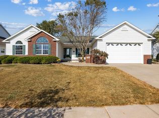 2490 Hunters Ridge Rd, Marion, IA 52302