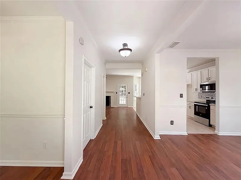 4 bed, 2088 sqft, $2,401 — Photo 2