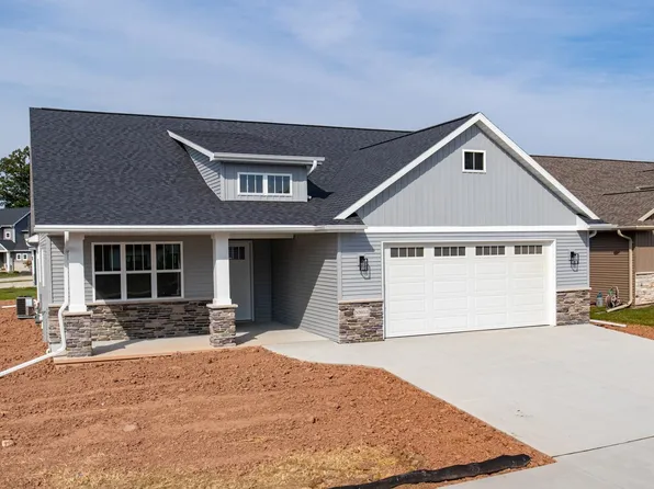 N9053 Southtowne Dr, Menasha, WI 54952