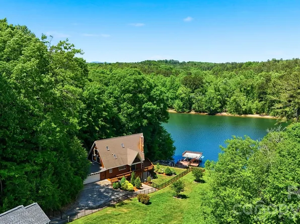 1925 Lake Acres Dr, Hickory, NC 28601