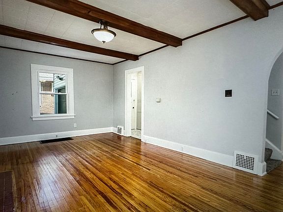 4th image of 1517 N Court St