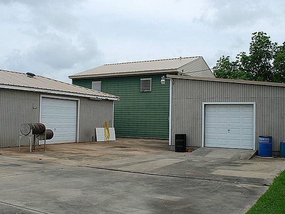 2 GARGES HERE WITH A .5 GARAGE ATTACHED TO THE HOME